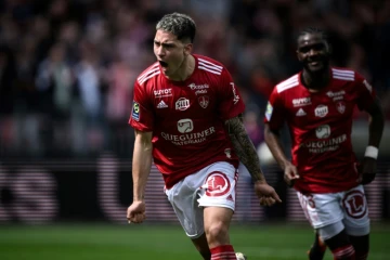 L'Uruguayen Martin Satriano exulte après son but pour Brest face à Metz, le 7 avril 2024 au stade Francis-Le-Blé