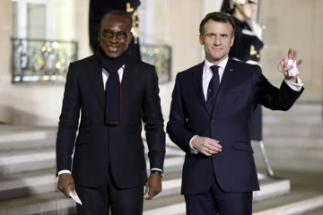 Le président français Emmanuel Macron accueille le président du Bénin Patrice Talon, à Paris le 16 février 2022