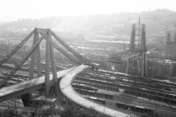 Photo d'archive tranmise par le Studio Leoni le 16 août 2018, prise en 1965 et qui montre la construction du viaduc Morandi à Gênes
