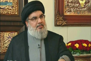 Capture d'écran depuis la chaîne de TV du Hezbollah al-Lanar, le 25 septembre 2015, montrant Le chef du Hezbollah chiite libanais Hassan Nasrallah lors d'un entretien depuis un lieu non spécifié au Liban 