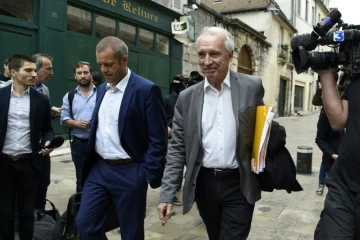 Les avocats de Murielle Bolle, Mme Jean-Paul Teissonnière (d) et Christophe Ballorin (g), le 4 août 2017 à Dijon