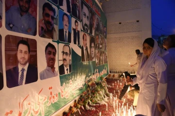 Veillée à Quetta, au Pakistan, le 9 août 2016, pour rendre hommage aux victimes de l'attentat suicide