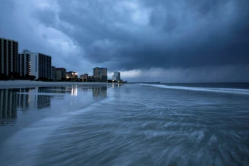 La pluie commence à tomber à Myrtle Beach, en Caroline du Sud, le 13 septembre 2018, avant l'arrivée de l'ouragan Florence 