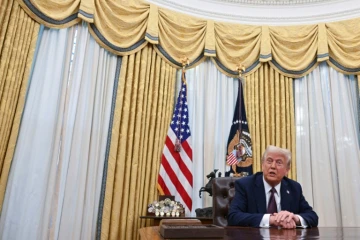 Le président américain Donald Trump dans le Bureau ovale, à la Maison Blanche, le 23 janvier 2025