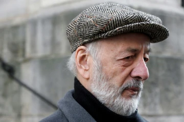 Le réalisateur  français Bertrand Blier lors d'une cérémonie à Paris le 5 décembre 2013