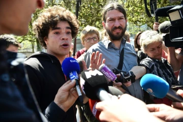 Des membres de la délégation d'occupants de la ZAD de Notre-Dame-des-Landes après leur recontre avec la préfète des Pays-de-la-Loire, le 18 avril 2018 à Nantes