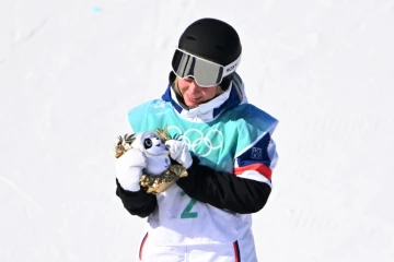 La Française Tess Ledeux sur le podium du ski big air des Jeux olympiques de Pékin, le 8 février 2022