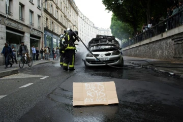 Voiture de police incendiée le 18 mai 2016 à Paris