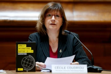 La présidente d'Amnesty international France, Cécile Coudriou, lors d'une conférence de presse à Paris, le 21 février 2018