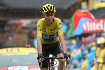Le Britannique Chris Froome (Sky) franchit la ligne d'arrivée de la 20e étape du Tour de France 2016, à Morzine-Avoriaz dans les Alpes, le 23 juillet 2016