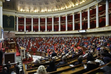 LFI et le RN vont défendre lundi à l'Assemblée nationale deux motions de censure