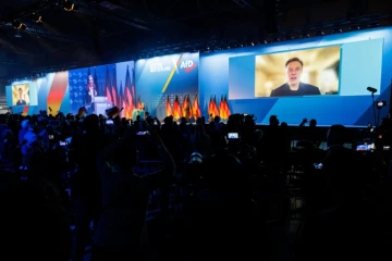 Elon Musk s'exprime par video en Allemagne lors d'un meeting électoral de l'Afd (extrême droite) le 25 janvier 2025 à Halle (est)