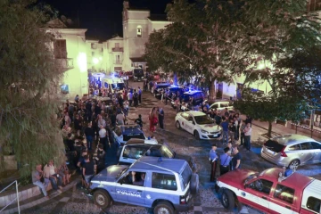 Les sauveteurs italiens regroupés dans le village de Civita en Calabre, le 20 août 2018