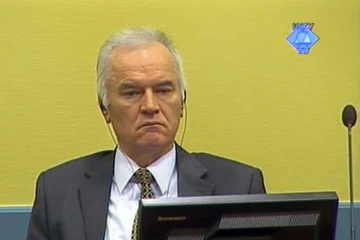 Une capture d'écran distribuée par le tribunal pénal international pour l'ex-Yougoslavie (TPIY) montrant Ratko Mladic à La Haye, le 16 mai 2012