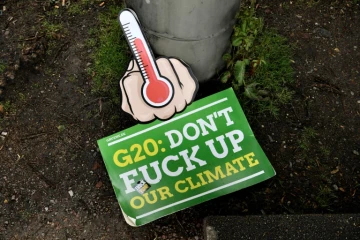 Une pancarte contre le G20 au cours d'une manifestation à Hambourg le 2 juillet 2017