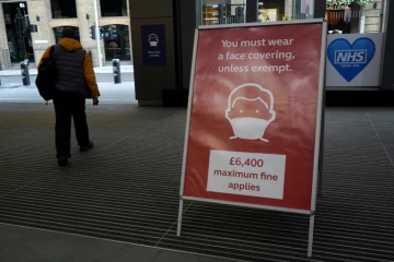 Panneau pour rappeler l'obligation de porter un masque à Londres, le 2 janvier 2021