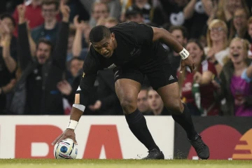 L'ailier miraculé Waisake Naholo  applatit pour le 1er essai des All Blacks face à la Géorgie, le 2 octobre 2015 au Millennium 