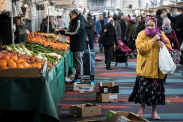 Jour de marché dans le quartier de Barbès, en mars 2020 à Paris
