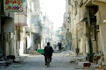 Un Syrien, dans les rues de Palmyre, adjacente à la ville antique, le 31 mars 2016, quelques jours après sa libération par l'armée syrienne