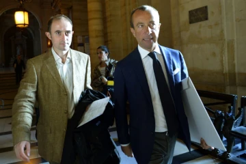 L'ex-lieutenant Médéric Bertaud et son avocat Alexandre Varaut à leur arrivée le 17 septembre 2015 à la cour d'assises de Paris  