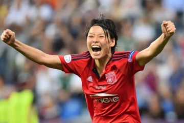 La défenseure japonaise de l'OL Saki Kumagai célèbre son penalty de la victoire, le 26 mai 2016 en finale de C1 faced à Wolfsburg à Reggio Emilia