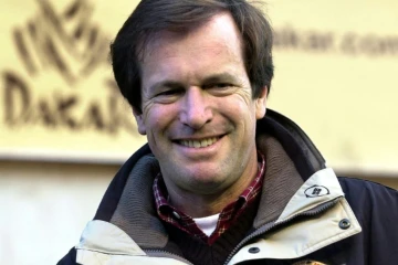 Le directeur du rallye "Paris-Dakar", le Français Hubert Auriol, le 28 décembre 2000 à Nivelles (Belgique)
