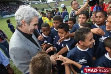 Dimanche 28 octobre 2007 - Raymond Domenech assiste à la finale de la coupe régionale de France de football