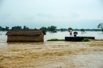 Des Népalais dans la région de Birgunj Parsa, au sud de Katmandou le 13 août 2017