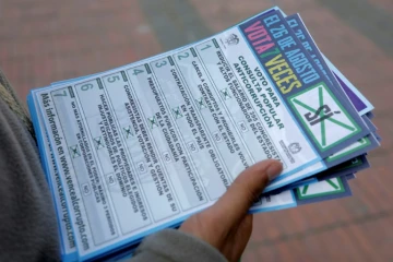 Prospectus anti-corruption distribués à Bogota le 22 août 2018, avant une consultation nationale