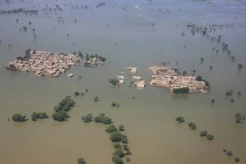Vue aérienne des inondations après des pluies de mousson dans la province du Sind, le 1er septembre 2022 au Pakistan