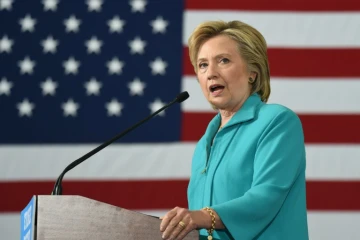 La candidate démocrate Hillary est une nouvelle fois rattrapée par la controverse sur ses emails, qui empoisonne sa campagne