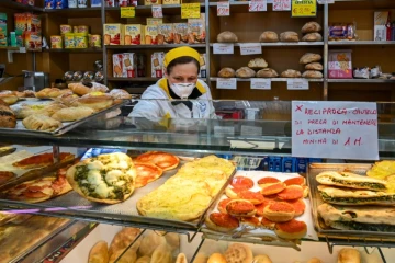 Dans une épicerie-boulangerie de Rome, le 18 mars 2020