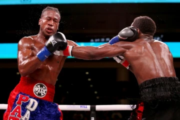 L'Américain Patrick Day (g) face à son compatriote Charles Conwell lors d'un combat chez les super-welters, à Chicago, le 12 octobre 2019