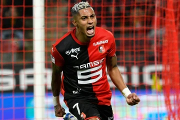 L'attaquant brésilien de Rennes Raphinha marque le but de la victoire dans le temps additionnel contre Nantes le 31 janvier 2020 à Rennes