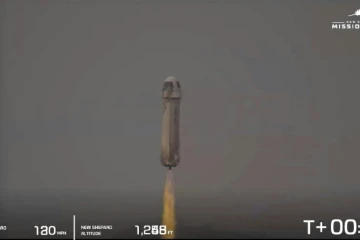 Image tirée d'une retransmission de Blue Origin montrant la fusée Blue Shepard avec l'équipage de la mission NS-26 décollantdu site de lancement 1, le 29 août 2024  au nord de Van Horn, au Texas