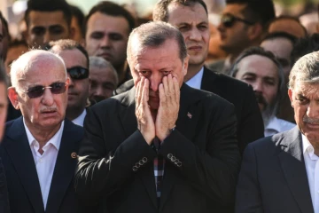 Le président turc Recep Tayyip Erdogan aux funérailles d'une victime de la tentative de coup d'Etat le 17 juillet 2016 à Istanbul