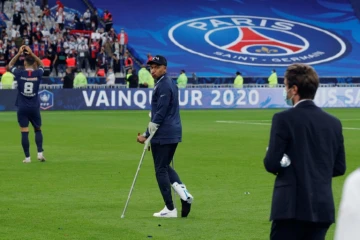 L'attaquant du Paris Saint-Germain Kylian Mbappé, blessé lors de la finale de la Coupe de France, le 24 juillet au Stade de France à Saint-Denis