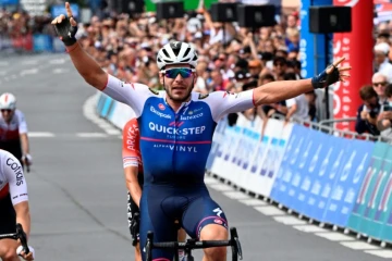 Le coureur de la Quick-Step Florian Sénéchal sacré champion de France Elite à Cholet, le 26 juin 2022 