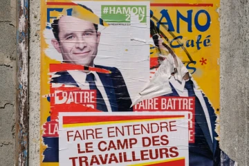 Une affiche électorale sur un mur de Toulouse, le 15 mars 2017