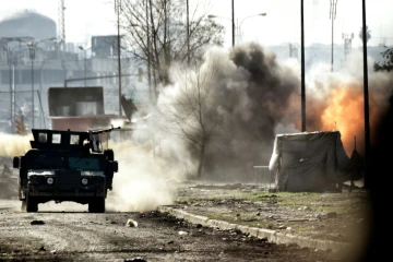 Combats entre forces irakiennes et membres du groupe Etat islamique (EI), le 5 mars 2017 dans les secteurs ouest de Mossoul