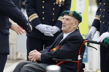 Le dernier membre du commando Kieffer Léon Gautier à Colleville-Montgomery, dans le Calvados, le 6 juin 2023 