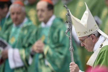 Vue générale de la messe de clôture du synode sur la famille le 25 octobre 2015 à la basilique Saint Pierre au Vatican