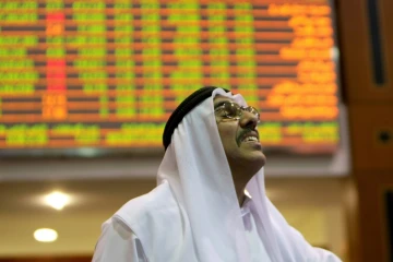 Un trader à la bourse de Dubaï, le 8 septembre 2008