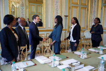 Emmanuel Macron reçoit les représentants de l'association Ibuka France à l'Elysée, le 5 avril 2019