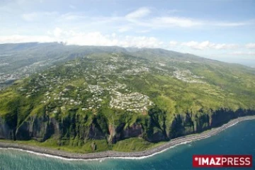 La route du littoral relie le nord et l'ouest de l'île