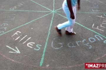 Cour de récréation dans une école primaire