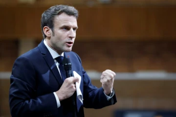 Le président Emmanuel Macron à Liévin, le 2 février 2022 dans le Pas-de-Calais