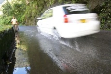 Cascade de pisse en l'air sur la route de Salazie