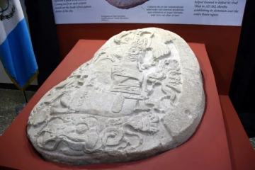 Un autel vieux de 1.500 ans récemment découvert sur un site archéologique du nord du Guatemala, au musée d'archéologie et d'ethnologie de Guatemala city, le 12 septembre 2018