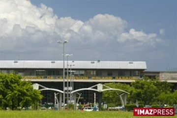 L'aéroport de Roland Garros &quot; Gillot &quot;, à quelques kilomètres de Saint Denis (côte nord)